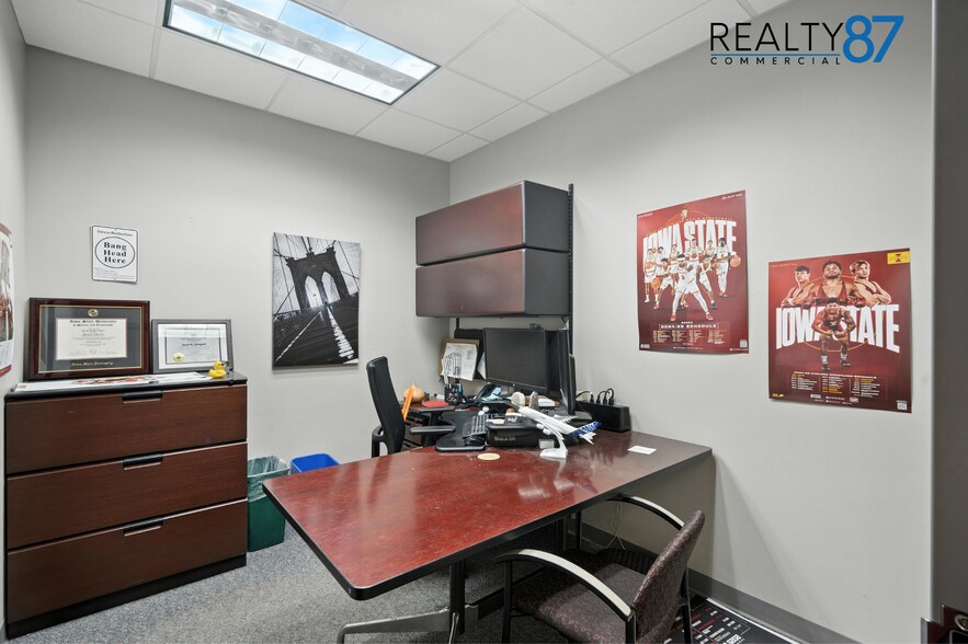More Photos Of 4050 River Center Ct NE, Cedar Rapids Office For Lease