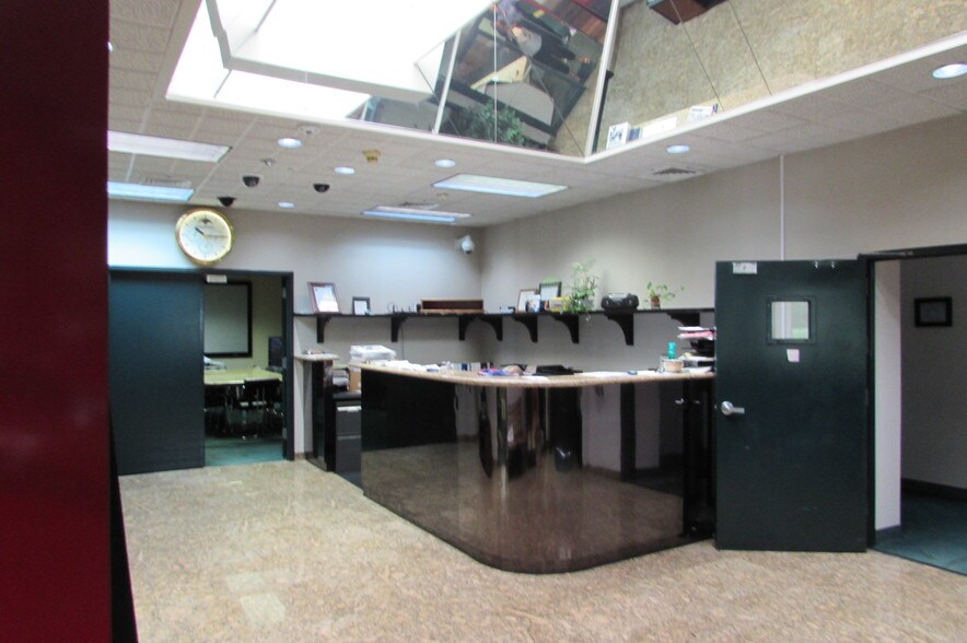 More Photos Of 20 Industrial Dr, Middletown Light Manufacturing For Sale