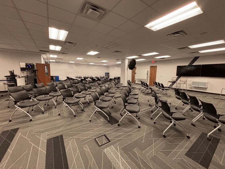 More Photos Of 8311 Cypress Plaza Dr, Jacksonville Office For Sale