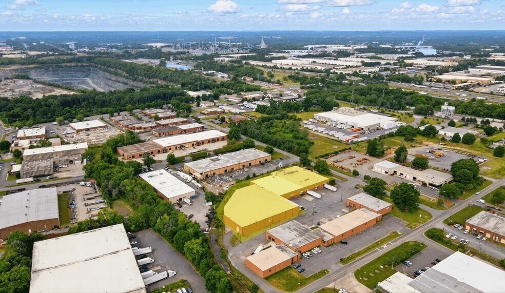More Photos Of 10901 Carpet St, Charlotte Warehouse For Lease