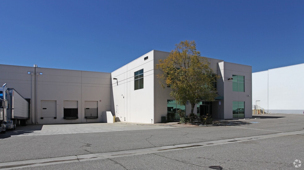 Primary Photo Of 5651 Mansfield Way, Bell Warehouse For Lease