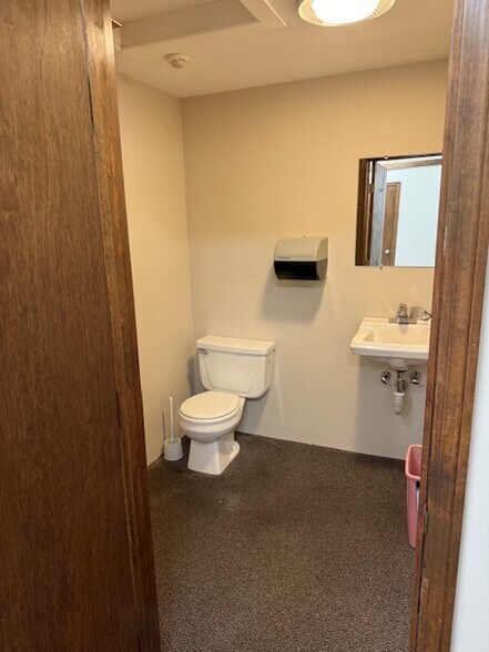 More Photos Of 21 Mohawk Trl, Greenfield Unknown For Lease