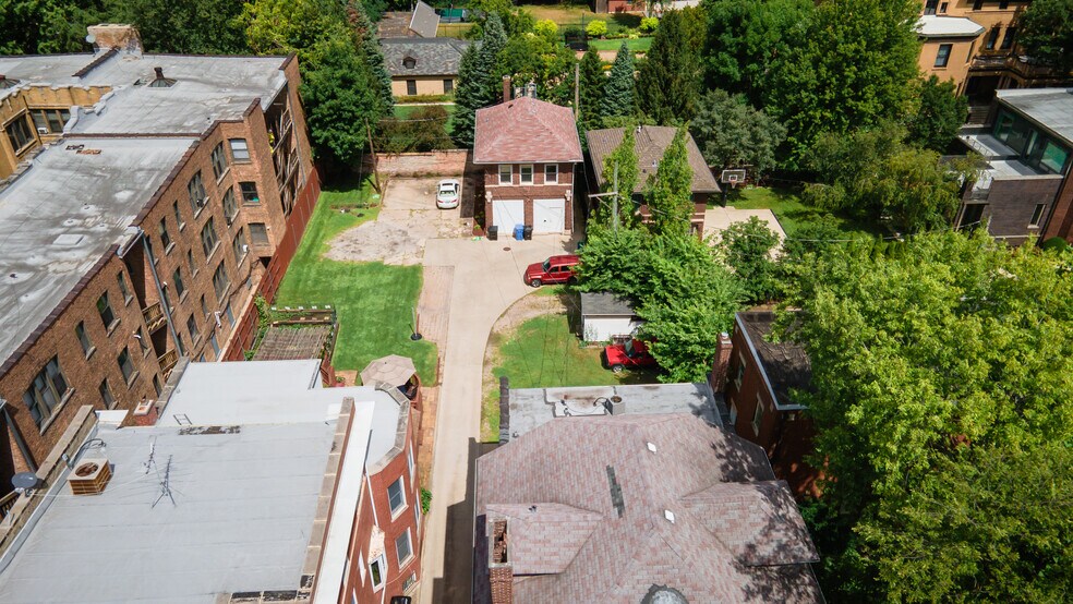 More Photos Of 1036 E Hyde Park Blvd, Chicago Specialty For Sale