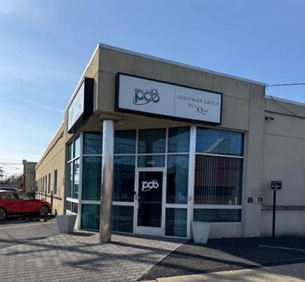 Primary Photo Of 439 Oak St, Garden City Warehouse For Lease