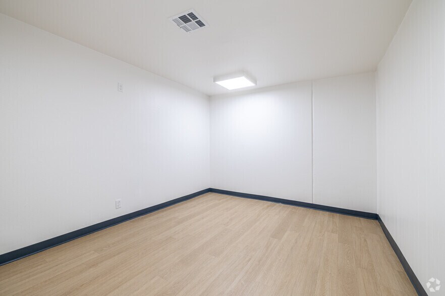 More Photos Of 2630 Northaven Rd, Dallas Unknown For Lease