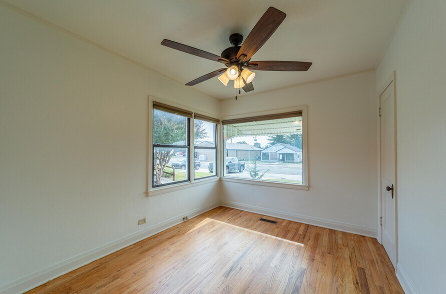 More Photos Of 517 Cherokee Ave, Mcalester Office For Lease