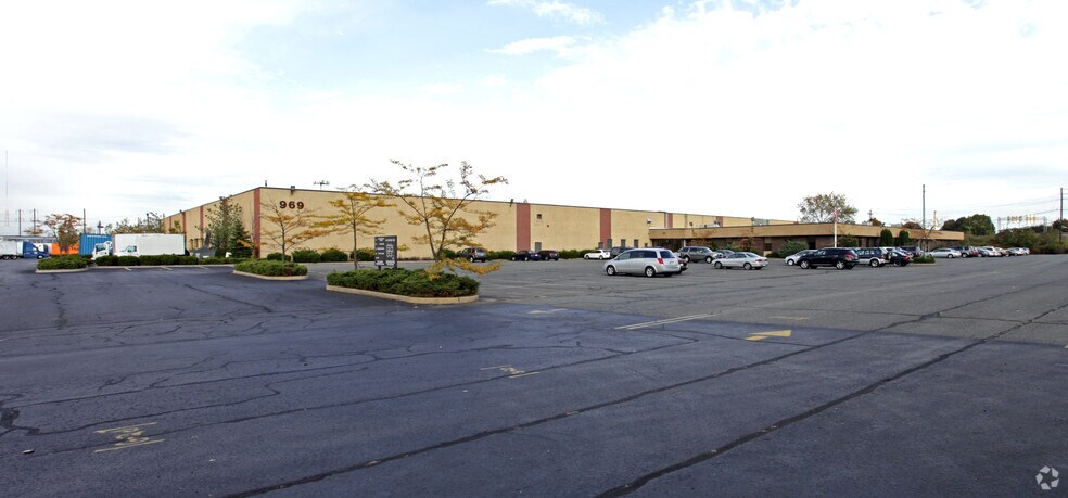 More Photos Of 969 Newark Tpke, Kearny Warehouse For Lease