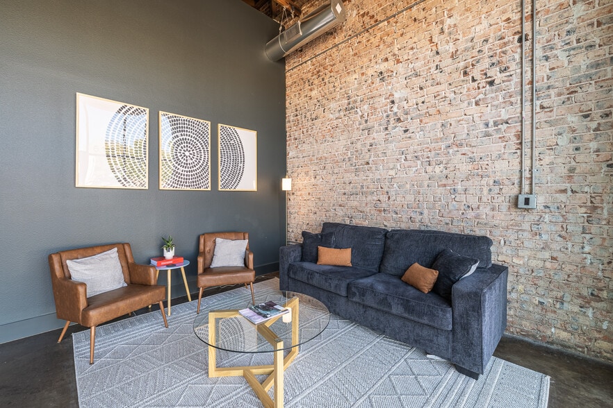 More Photos Of 615 Broadway St, Lubbock Office For Sale