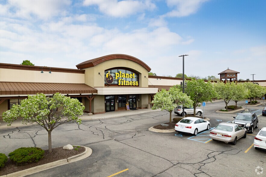 More Photos Of 3845-3845 Rivertown Pky, Grandville Storefront For Lease