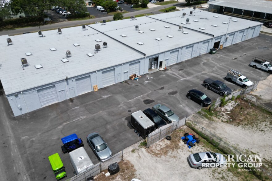 More Photos Of 6111-6121 Clark Center Ave, Sarasota Showroom For Lease
