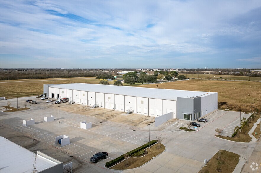 More Photos Of 5002 Business Park Dr, Rosenberg Unknown For Lease