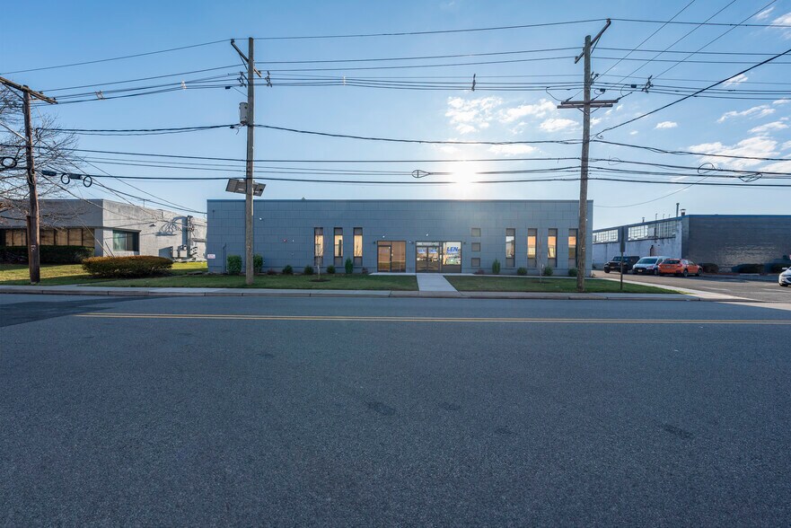 More Photos Of 380 North St, Teterboro Flex For Lease