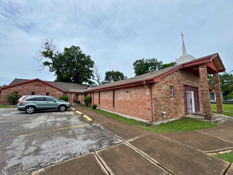 Primary Photo Of 2428 Wavell St, Houston Religious Facility For Sale