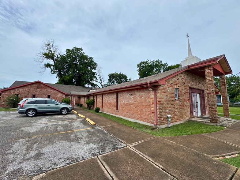 More Photos Of 2428 Wavell St, Houston Religious Facility For Sale