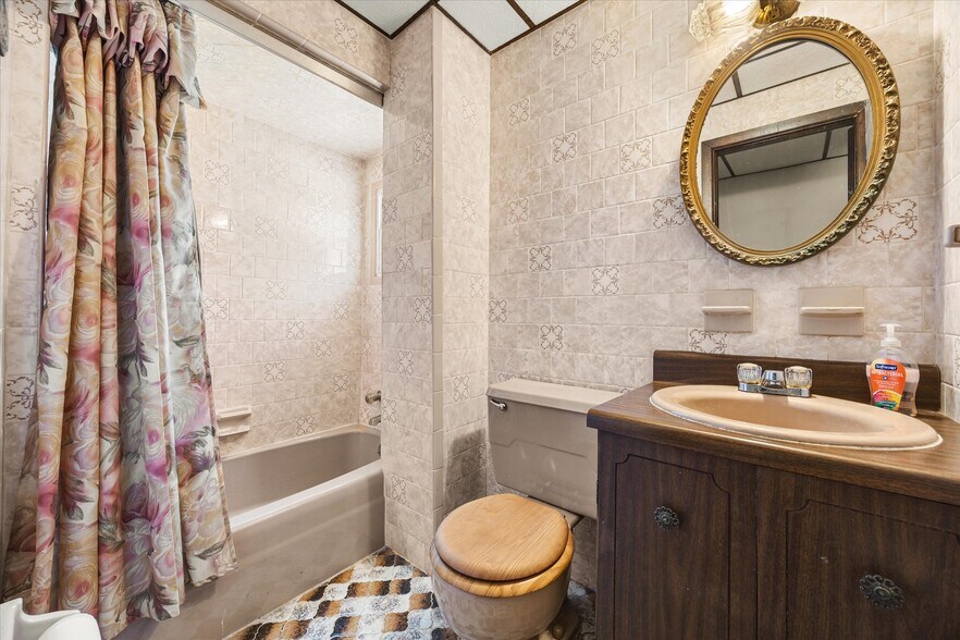 More Photos Of 6112 56th Dr, Maspeth Multifamily For Sale