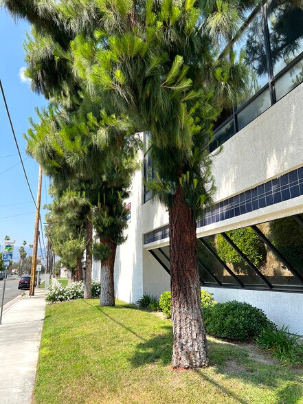 More Photos Of 715 N Arrowhead Ave, San Bernardino Coworking Space