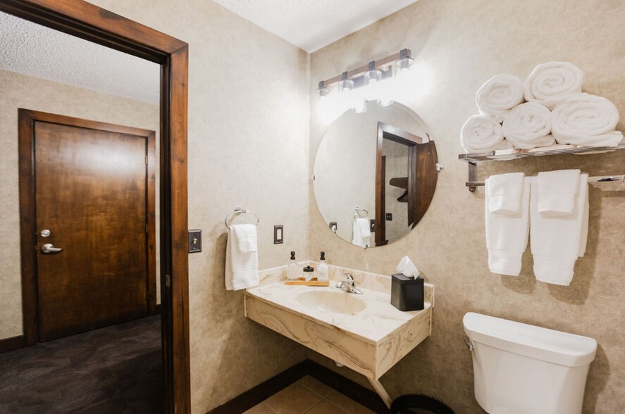 More Photos Of 510 W Huron, Au Gres Hotel For Sale