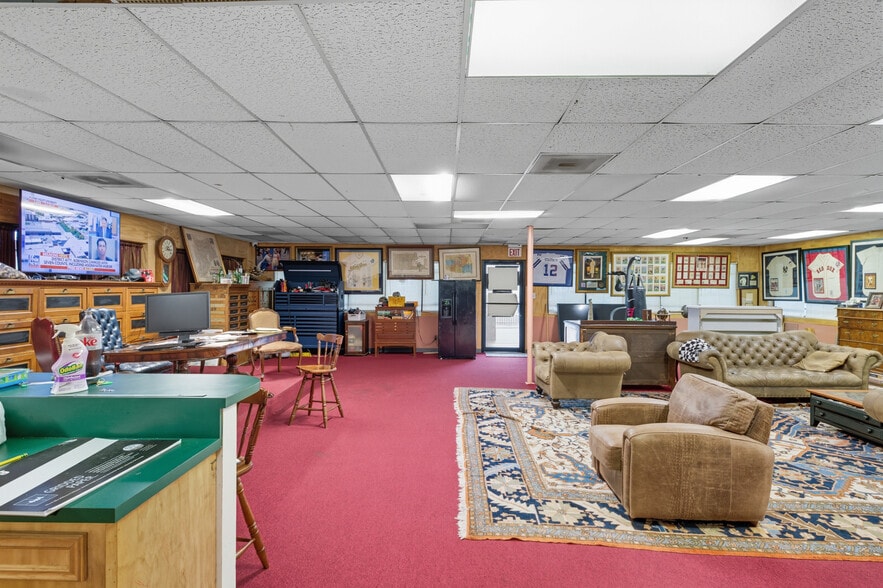 More Photos Of 9155 Irvington Blvd, Houston Office For Sale