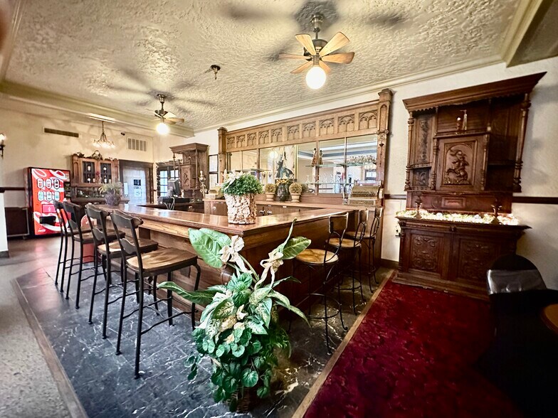 More Photos Of 925 1st Ave, Monte Vista Hotel For Sale