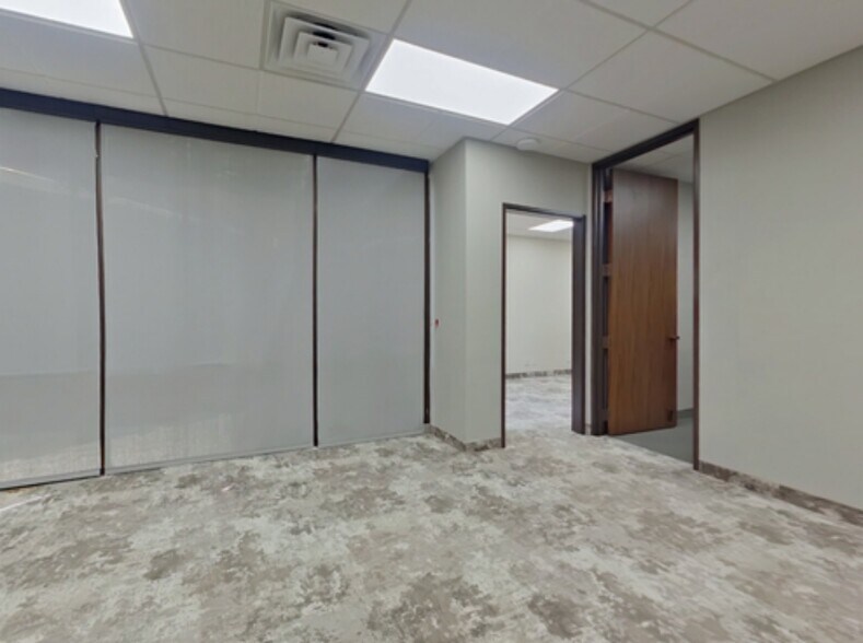 More Photos Of 3033 Kellway Dr, Carrollton Research And Development For Lease
