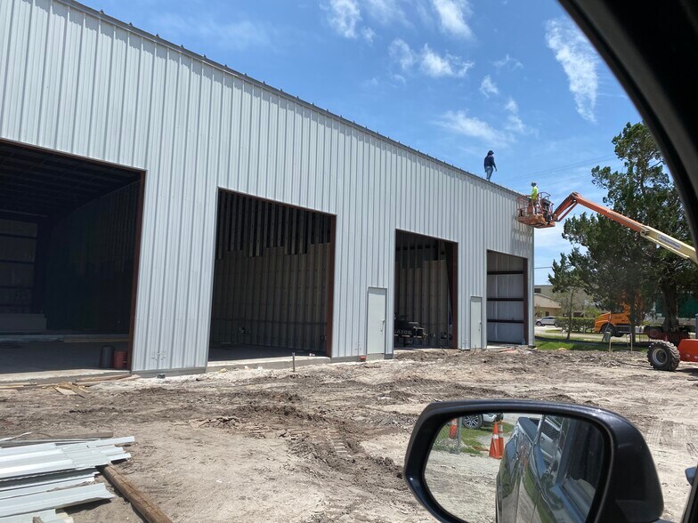 More Photos Of 251 Levy Rd, Jacksonville Service For Lease