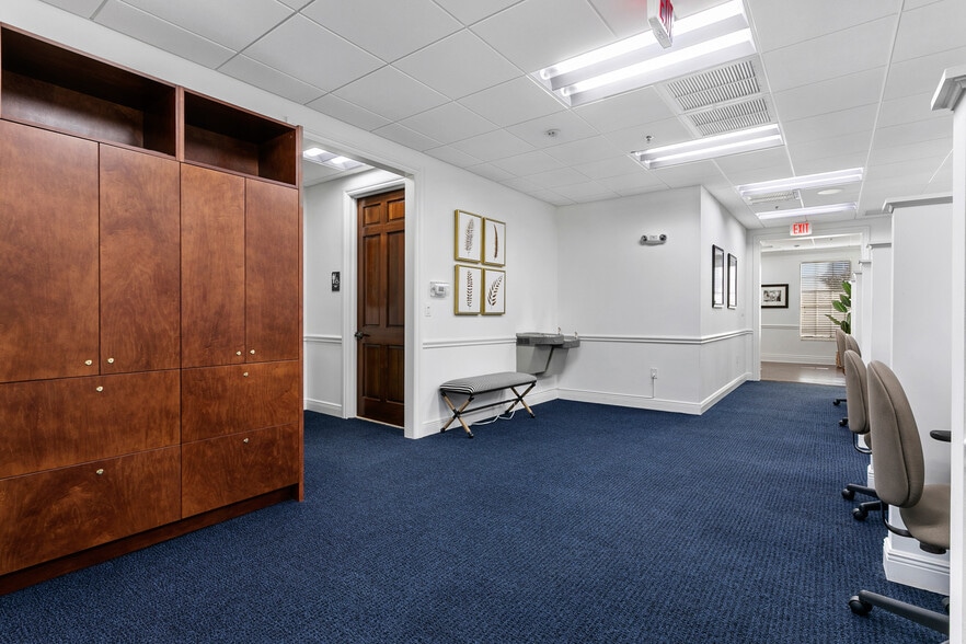 More Photos Of 11811 US Highway 1, North Palm Beach General Retail For Lease