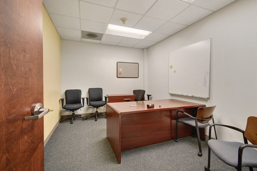 More Photos Of 9512 Sunbeam Center Dr, Jacksonville Office For Lease