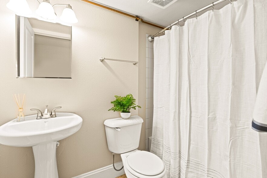 More Photos Of 1432 Pennsylvania St, Denver Apartments For Sale