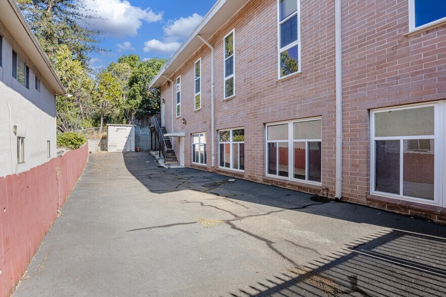 More Photos Of 4677 Tompkins Ave, Oakland Religious Facility For Sale