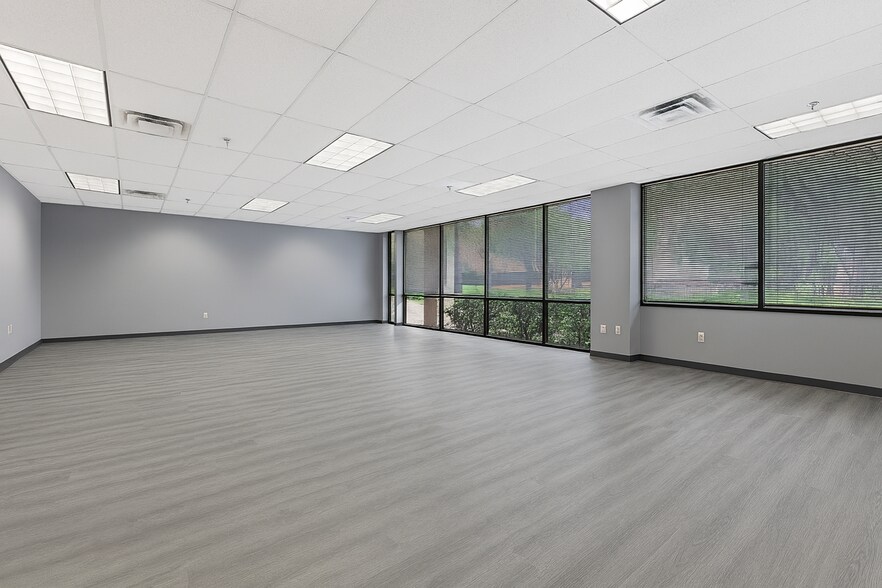 More Photos Of 7920 Elmbrook Dr, Dallas Medical For Lease