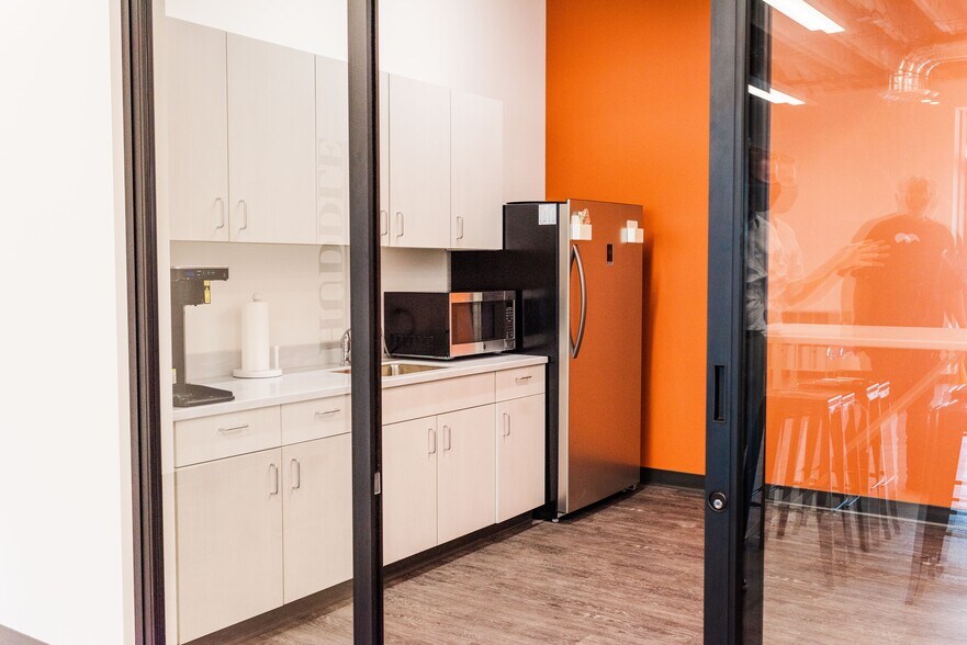 More Photos Of 4786-4790 1st Ave S, Seattle Warehouse For Lease