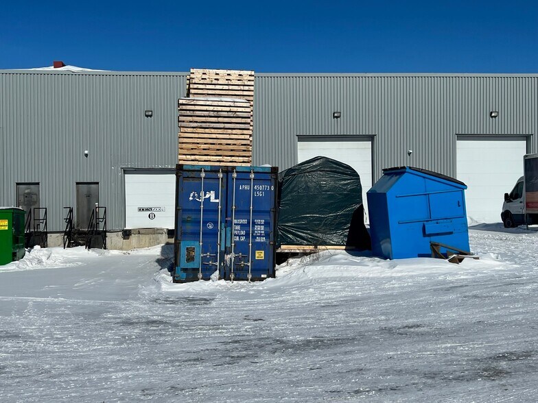More Photos Of 1300-1360 Rue Louis-Marchand, Beloeil Warehouse For Lease