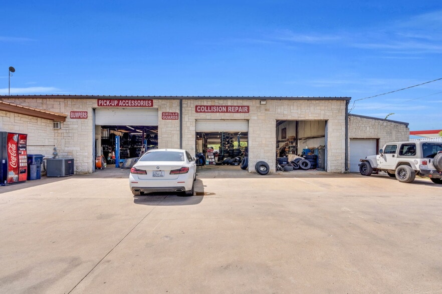 More Photos Of 475 W Commerce St, Fairfield Auto Salvage Facility For Sale