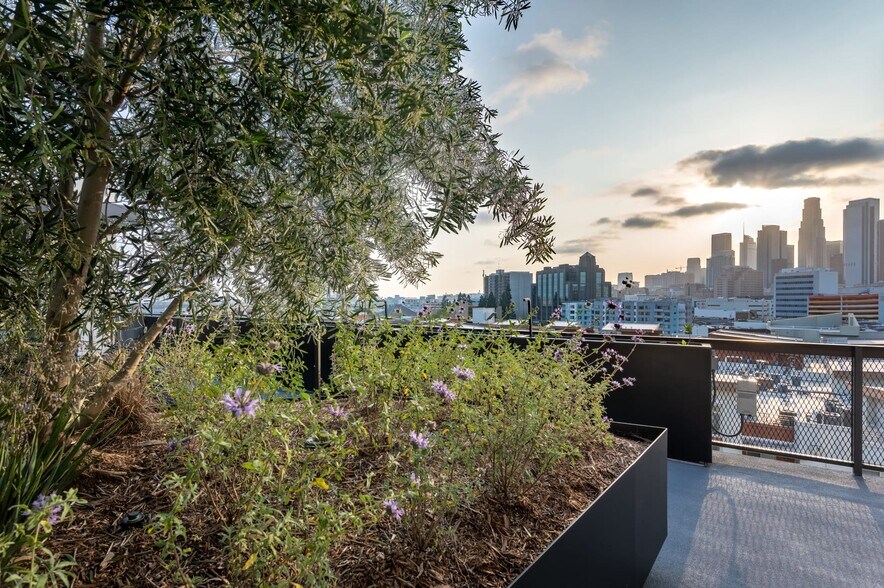 More Photos Of 107 S Hewitt St, Los Angeles Apartments For Lease