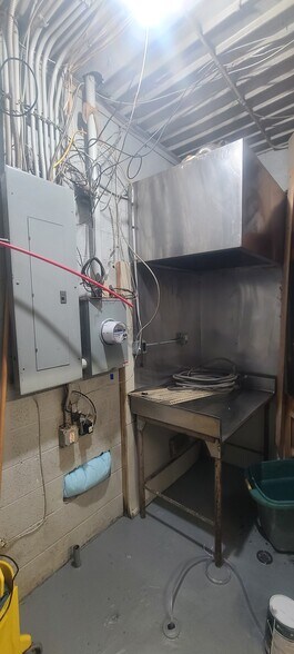 More Photos Of 18830 Woodward Ave, Detroit General Retail For Sale