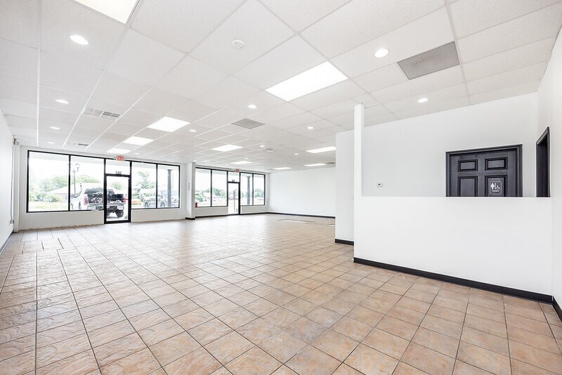 More Photos Of 715 Lakepointe Centre Dr, O'Fallon Unknown For Lease