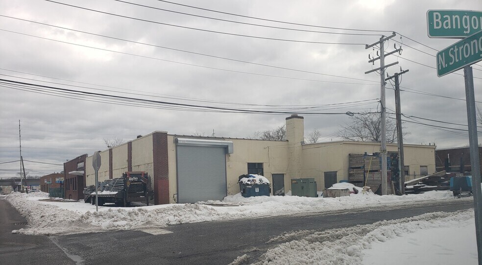 More Photos Of 1700 Strongs Ave N, Copiague Manufacturing For Lease