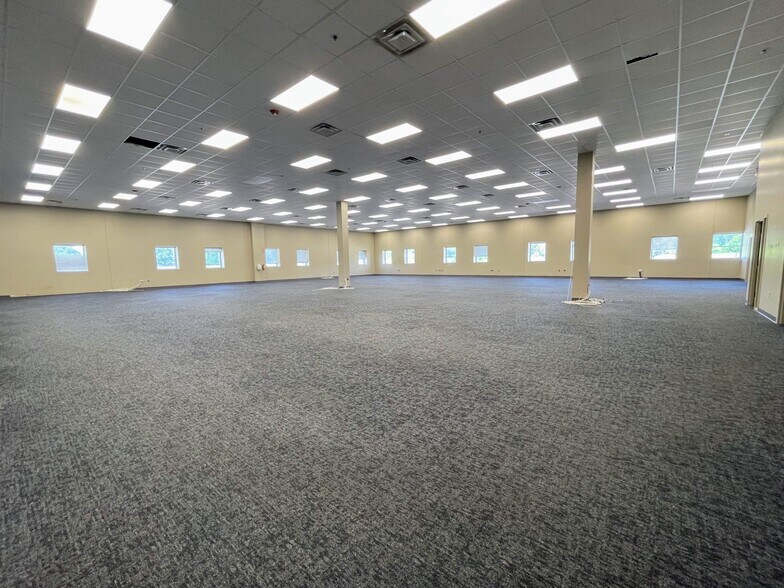 More Photos Of 6200 State St, Saginaw Office For Lease