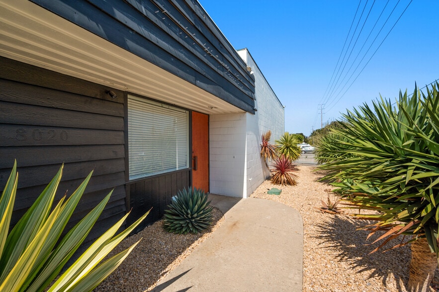 More Photos Of 8020 Ronson Rd, San Diego Warehouse For Lease