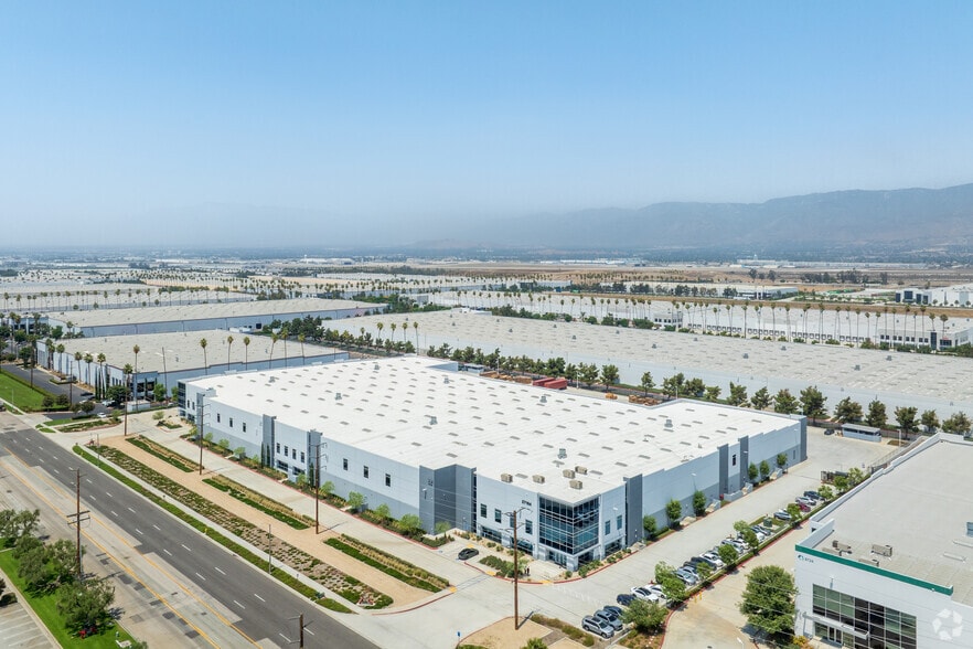 More Photos Of 27164 San Bernardino Ave, Redlands Warehouse For Lease