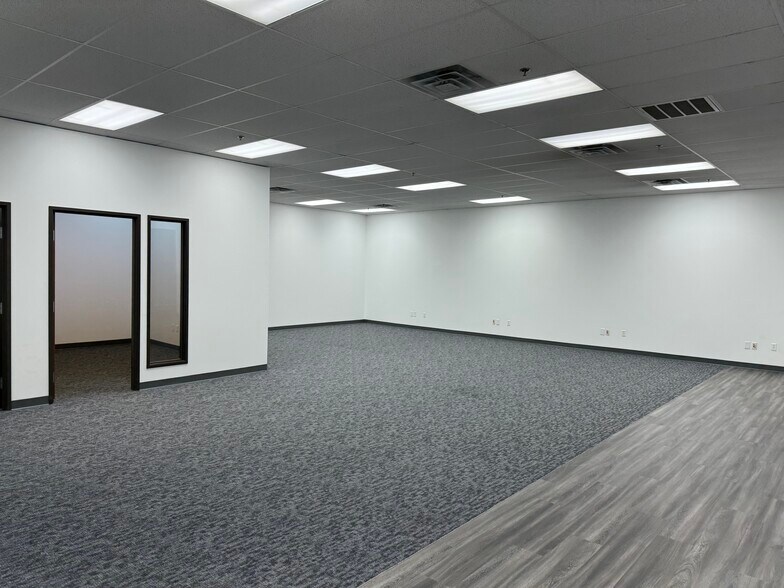 More Photos Of 2853 Dickerson Pky, Carrollton Industrial For Lease