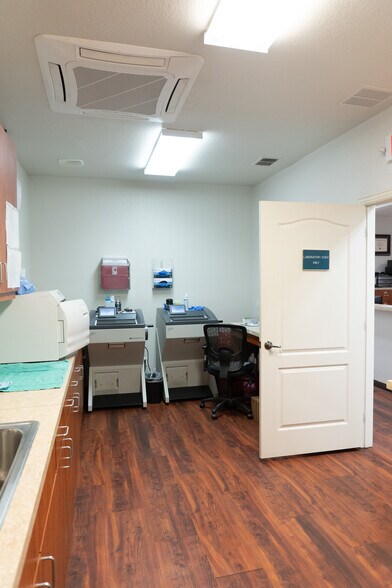 More Photos Of 2001 Rockview Dr, Granbury Medical For Lease