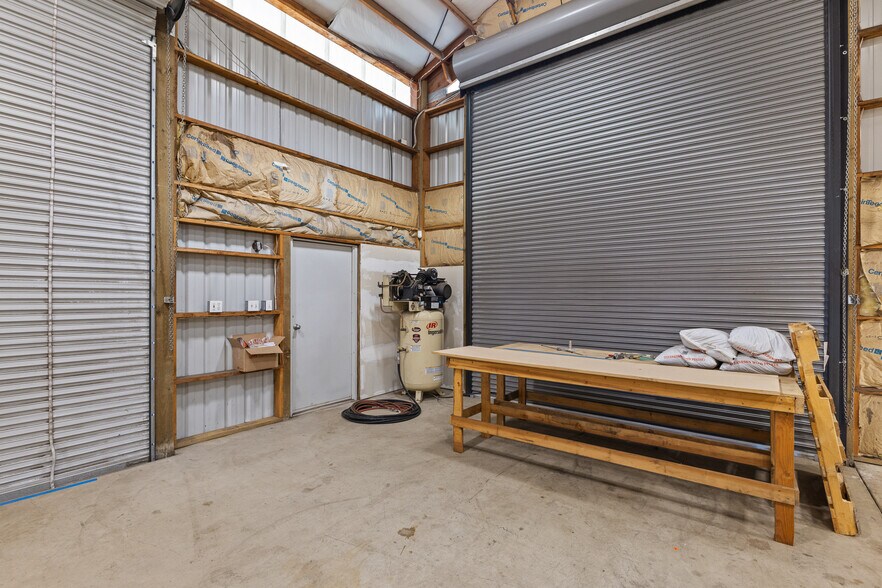 More Photos Of 100 N 7th St, Lakeside Showroom For Sale