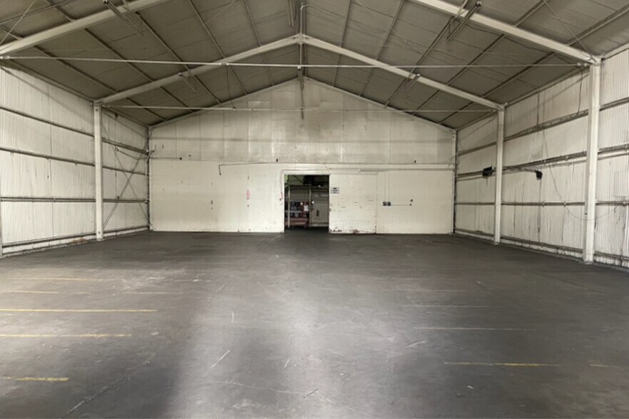 More Photos Of 4650 E Washington Blvd, Commerce Service For Lease