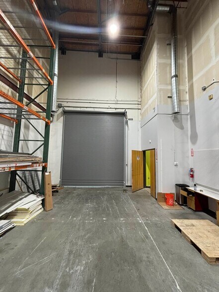 More Photos Of 2705 Media Center Dr, Los Angeles Warehouse For Lease