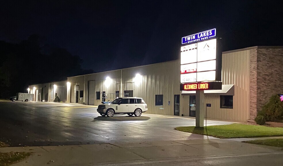 More Photos Of 517 N Lake Ave, Twin Lakes Showroom For Lease