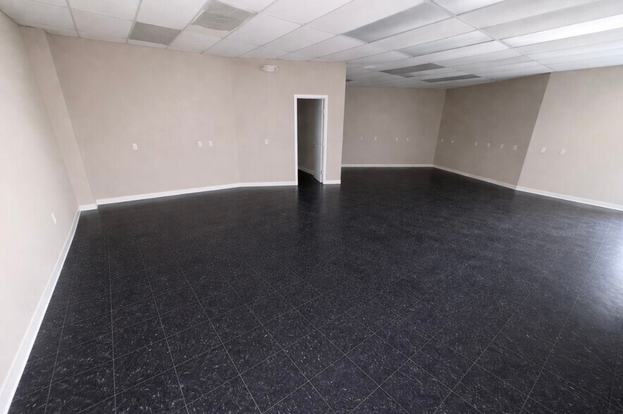More Photos Of 4004 Little Rd, Arlington Unknown For Lease