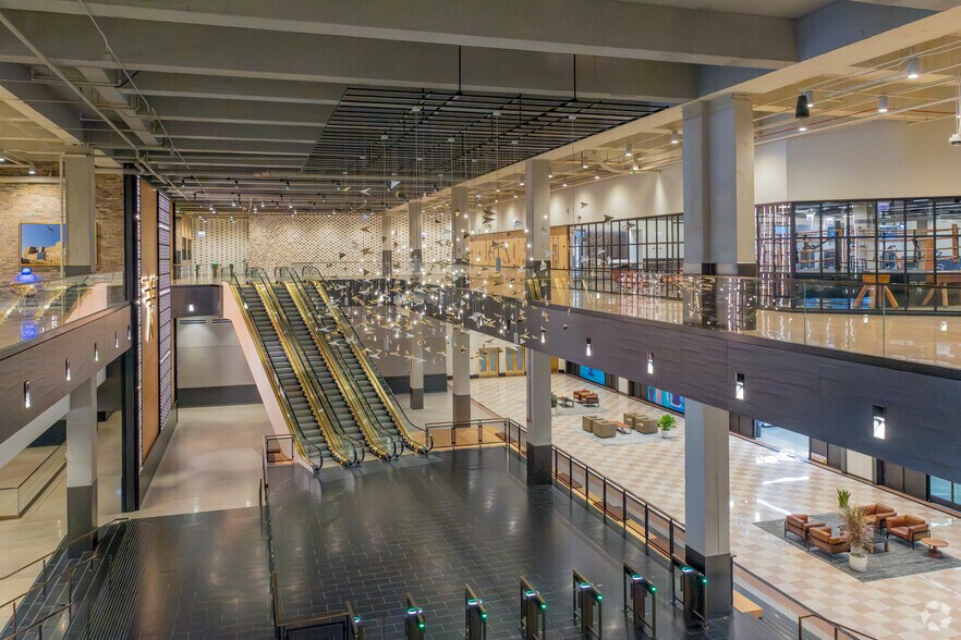 More Photos Of 433 W Van Buren St, Chicago Office For Lease