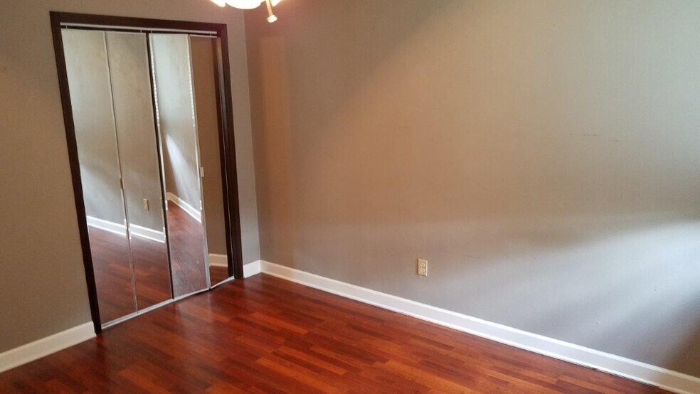 More Photos Of 100 Turnbridge Dr, Swansea Specialty For Sale