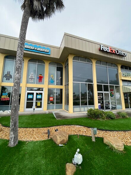 More Photos Of 2755 Tyrone Blvd, Saint Petersburg General Retail For Lease